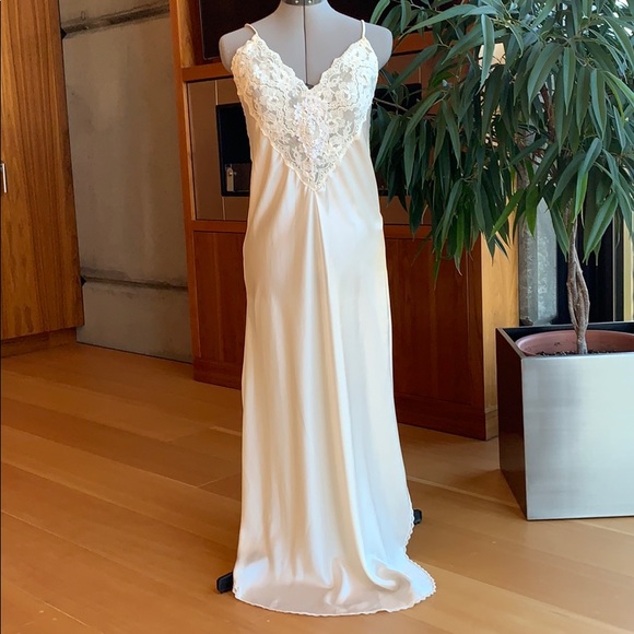 Vintage Other - Tom Bezduda Vintage nightgown